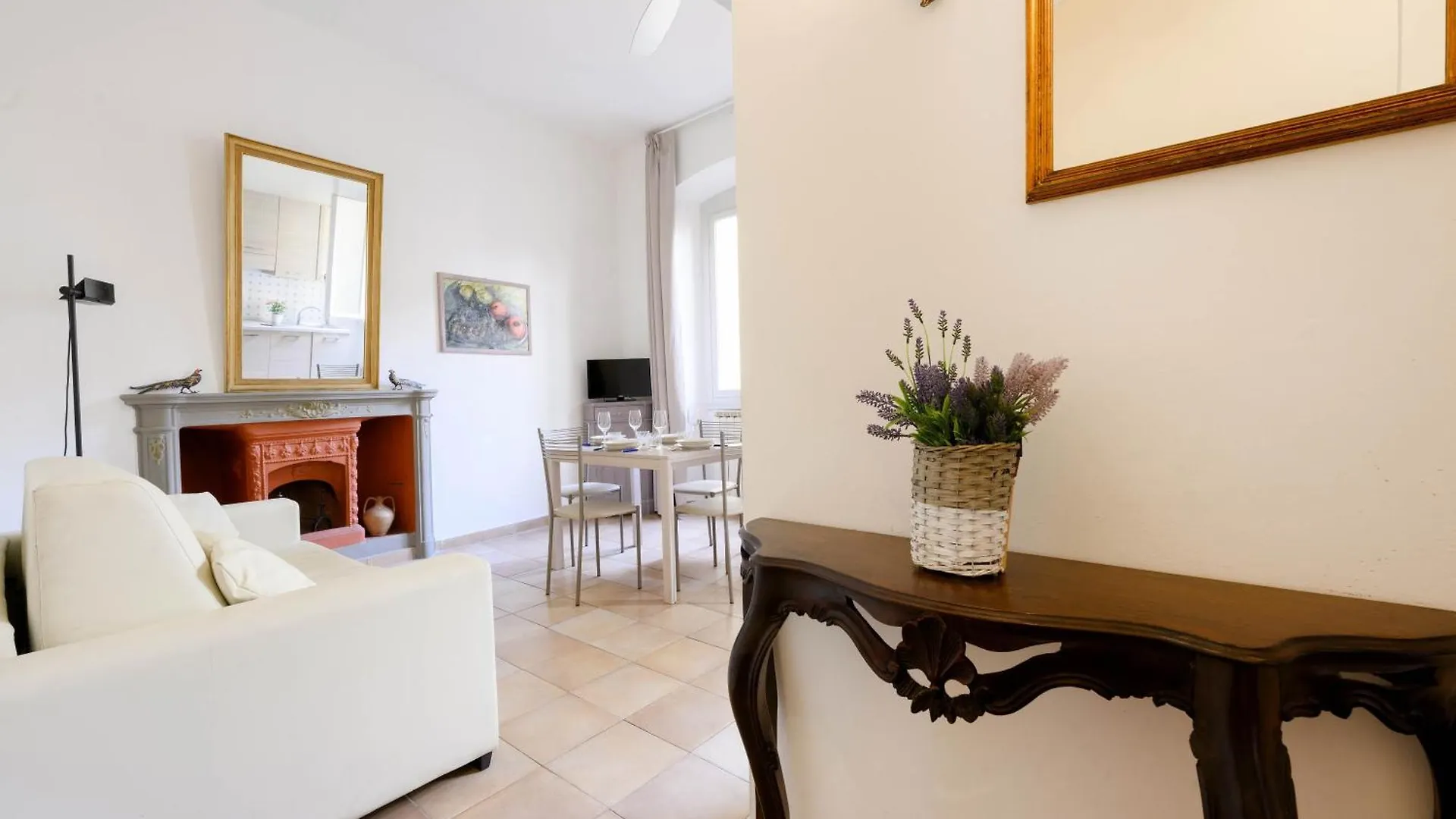 Romantic Ponte Vecchio Florence Apartment